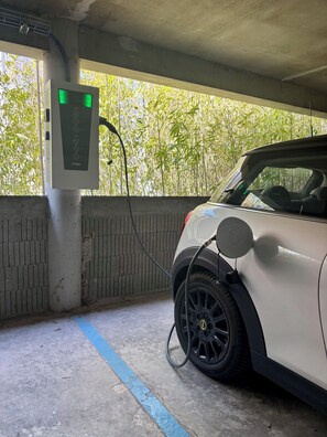 Electric vehicle-charging station - B&B HOTEL Rodez Bourran (Rodez)