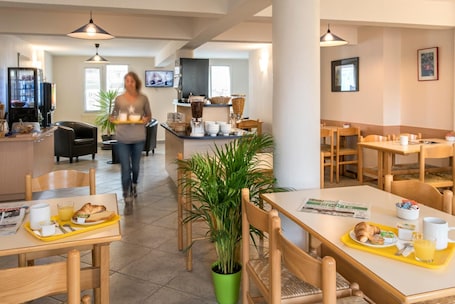Restaurant. Brit Hotel Deltour Essentiel Mende