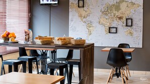 Se ofrece un desayuno bufé todos los días (por un coste adicional)