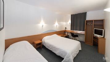 Triple Room with 1 Double Bed and 1 Single Bed | 6 bedrooms, memory foam beds, desk, soundproofing