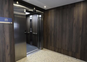 Lobby - Kyriad Montpellier Sud - A709 (Lattes)