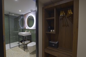 Superior Room, 1 Queen Bed | Premium bedding, laptop workspace, cribs/infant beds, free WiFi - Kyriad Montpellier Sud - A709 (Lattes)