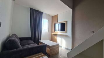 Rom – standard, flere senger | Sengetøy av topp kvalitet, skrivebord og skrivebord for bærbar PC