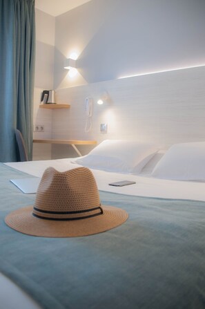 Standard Room, 1 Double Bed | Premium bedding, desk, laptop workspace, blackout drapes - Kyriad Montpellier Sud - A709 (Lattes)