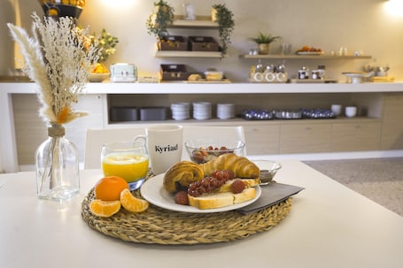 每日供应自助式早餐(每人 EUR 13.90). 京瑞德蒙彼利埃南部 - A709