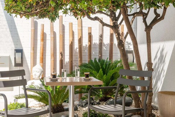 Terrace/patio - Kyriad Montpellier Sud - A709 (Lattes)