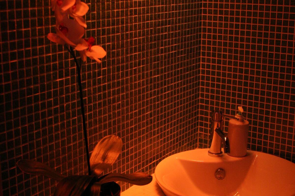 couples treatment room(s), hot tub, steam room, turkish bath/hammam