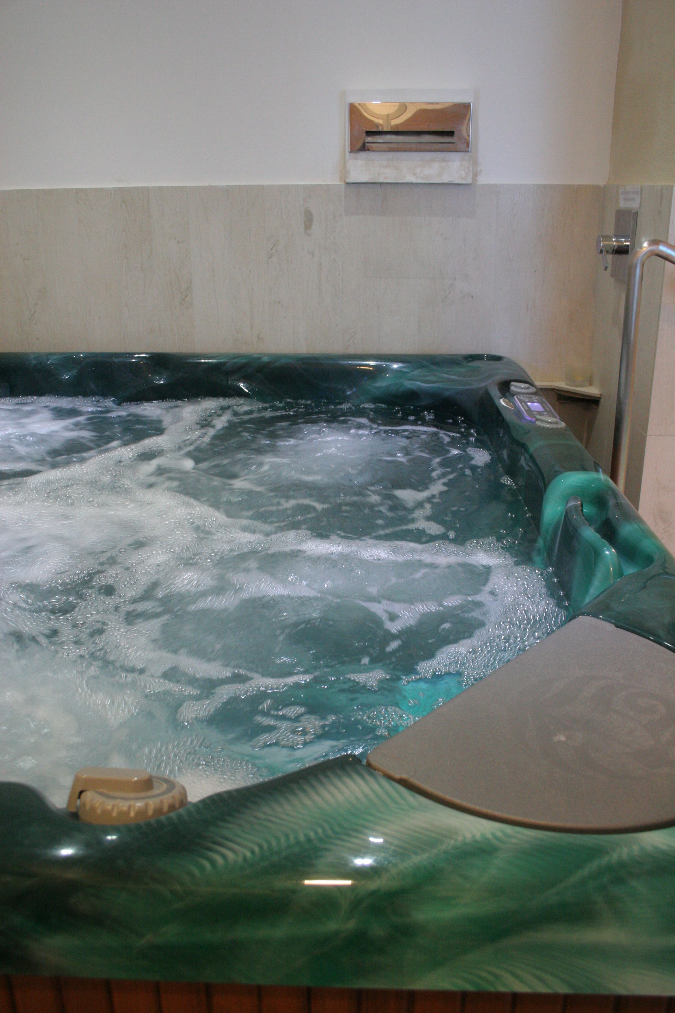 indoor spa tub
