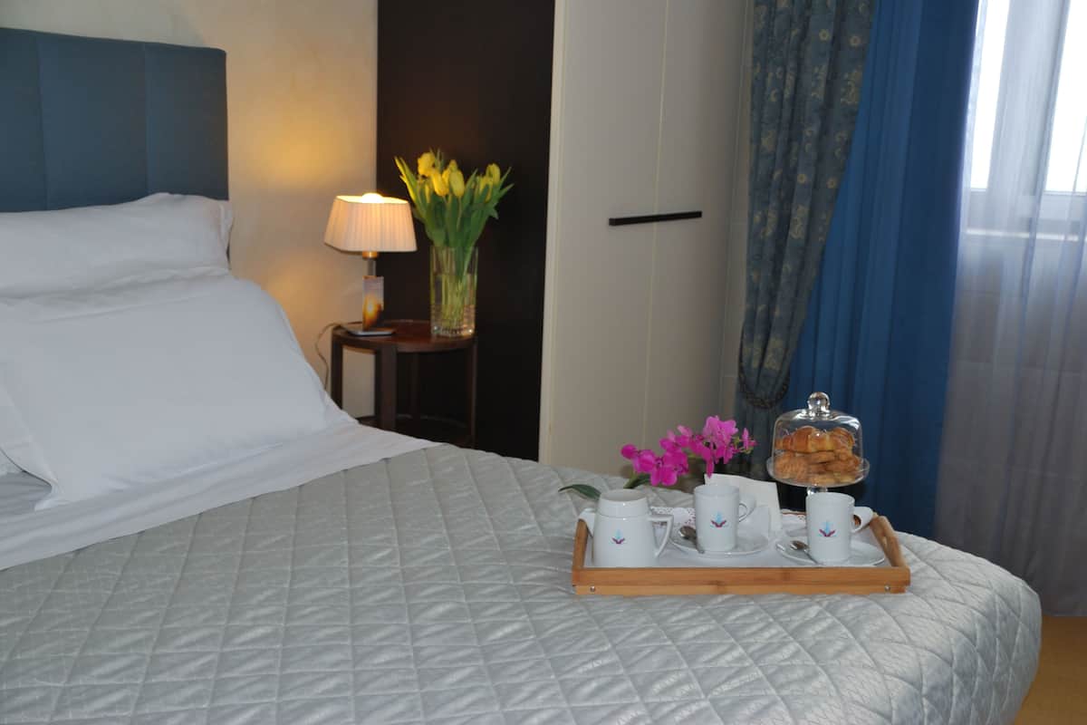 Room service - dining