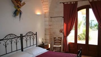 Minibar, soundproofing, free WiFi, bed sheets