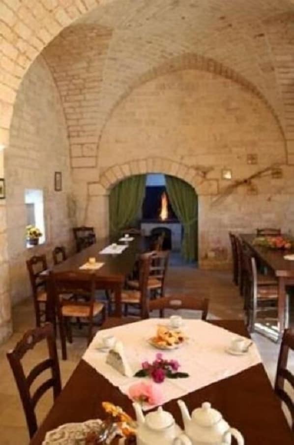 Free daily buffet breakfast - Masseria Morrone (Ostuni)