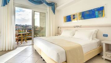 Comfort Double Room | Minibar, in-room safe, desk, soundproofing