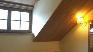 1 dormitorio, caja fuerte, escritorio y sistema de insonorización