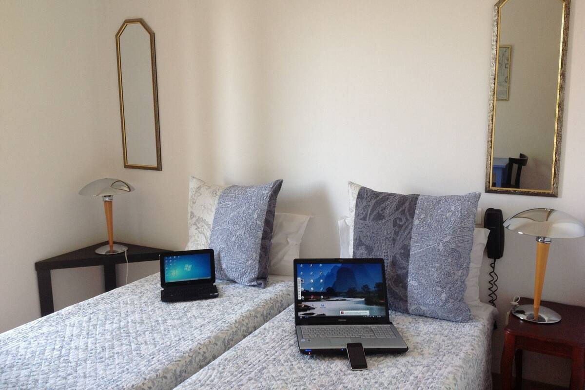 Desk, soundproofing, free WiFi