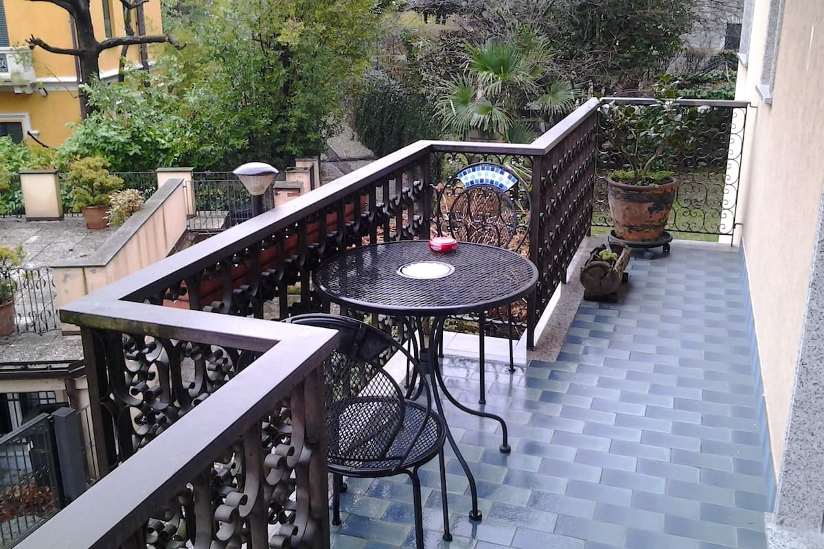 Double Room, Shared Bathroom (Verde) | Balcony