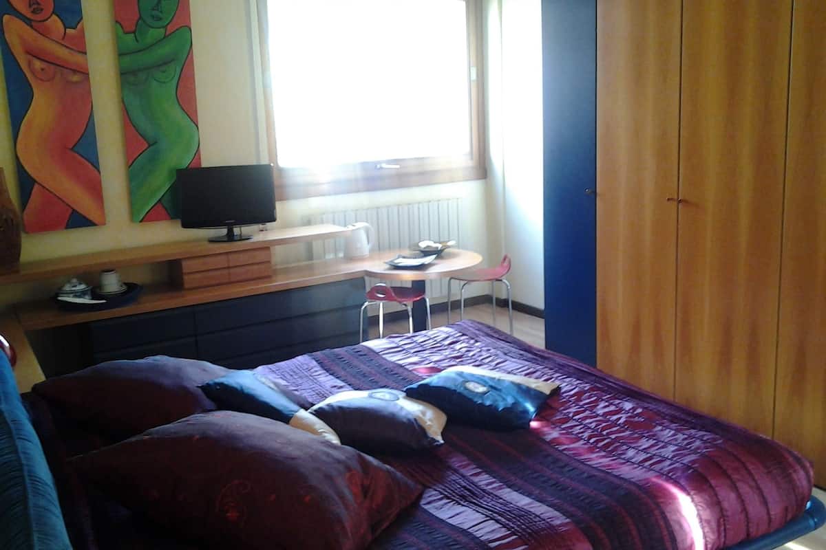 Double Room, Shared Bathroom (Blu) | Desk, iron/ironing board (on request), rollaway beds (surcharge)