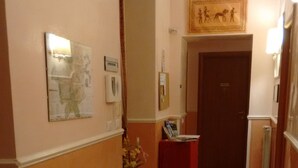 Interior entrance - A Casa Di Mei (Rome)