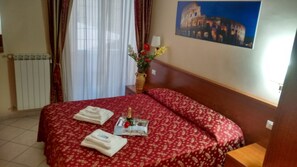 Chambre Double Confort, 1 lit double, salle de bains attenante