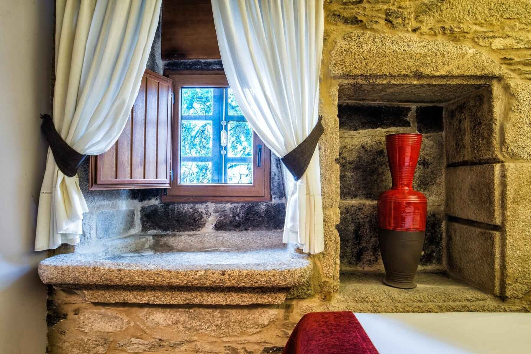 トリプルルーム | 羽毛の掛け布団、ミニバー、セーフティボックス (室内)、デスク