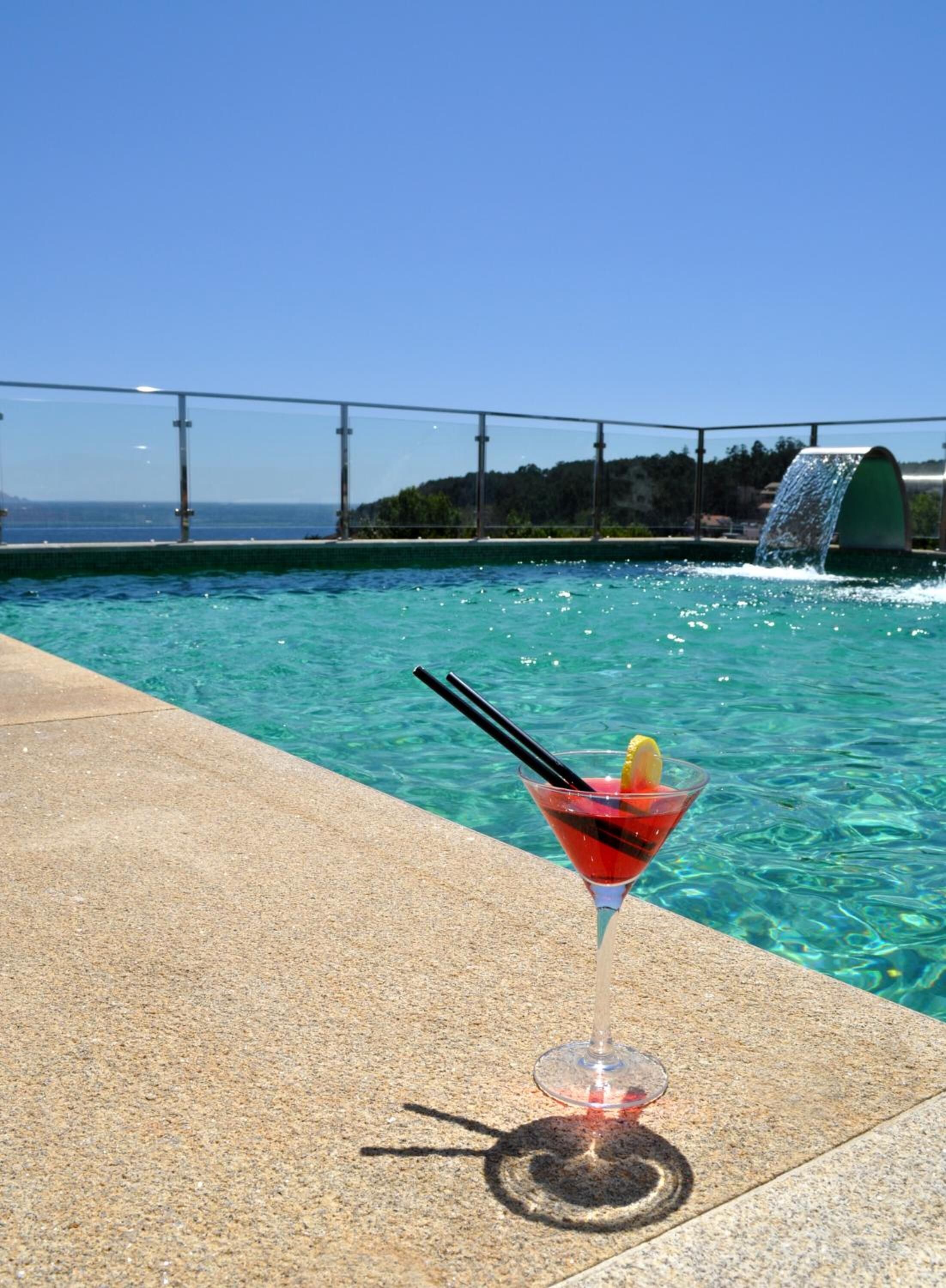 Ulkouima-allas, katolla sijaitseva uima-allas, aurinkovarjoja