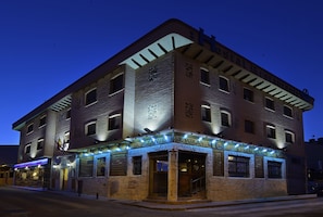 Façade de l’hébergement - soirée/nuit