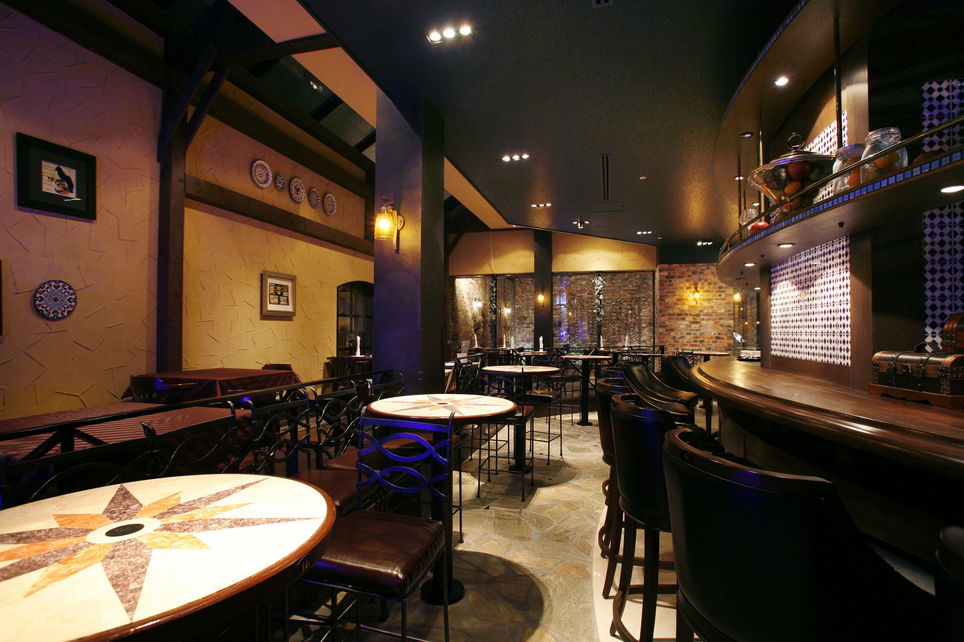 2 restaurants, dinner served, spanish cuisine