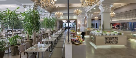 3 Restaurants, Frühstück, Mittagessen, Abendessen, internationale Küche