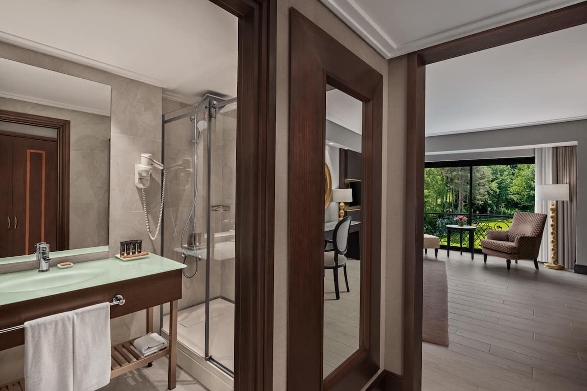 minibar, in-room safe, desk, soundproofing