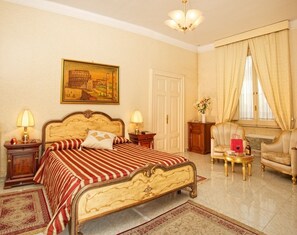 Suite | Minibar, caja fuerte, escritorio y sistema de insonorización