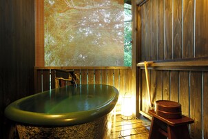 ห้องทราดิชันนัล (Japanese Style, TAKEBUE) | ห้องน้ำ | ของใช้ในห้องน้ำฟรี, ไดร์เป่าผม, โถสุขภัณฑ์แบบบิเดท์อิเล็กทรอนิกส์