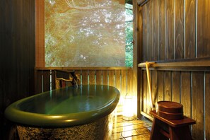 Traditional-Zimmer (Japanese Style, TAKEBUE) | Badezimmer | Kostenlose Toilettenartikel, Haartrockner