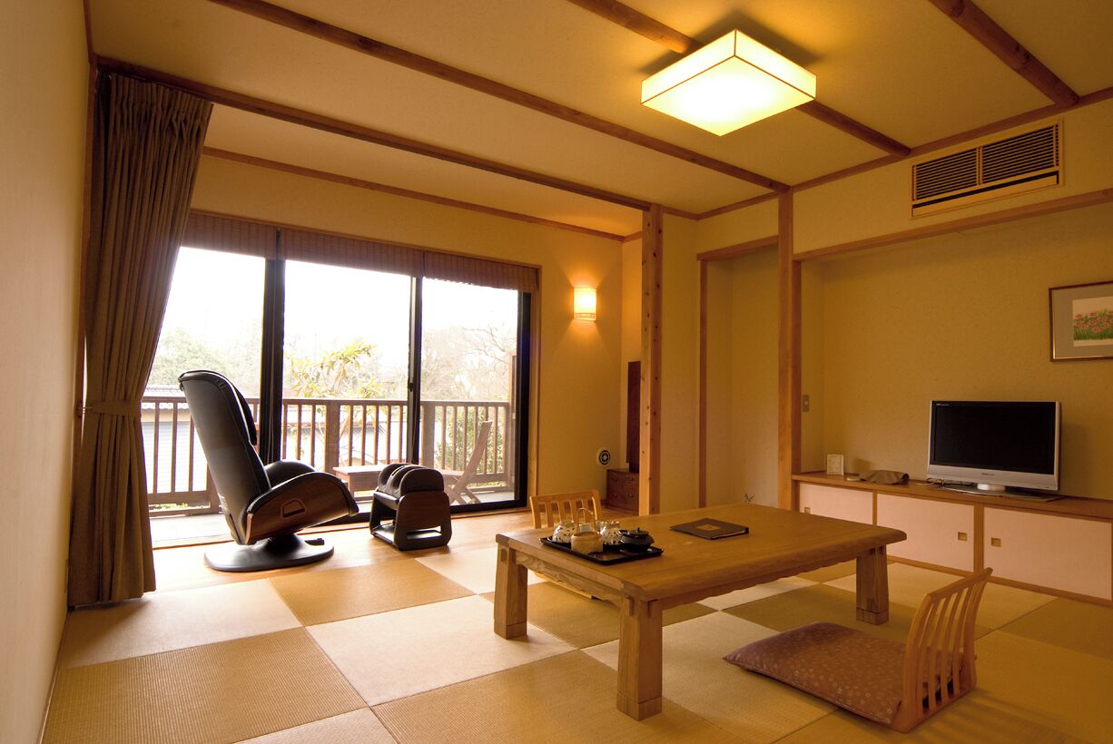 Japanese Western Style Room (YAMANOTO) | Living area | Flat-screen TV