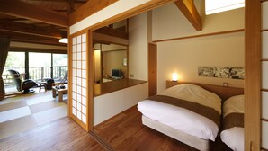 A traditional Japanese-style room with tatami flooring, a low wooden bed, a sliding shoji screen, and a view of the outdoors. - Morinoyu Izu Kogen Kiranosato (Ito)