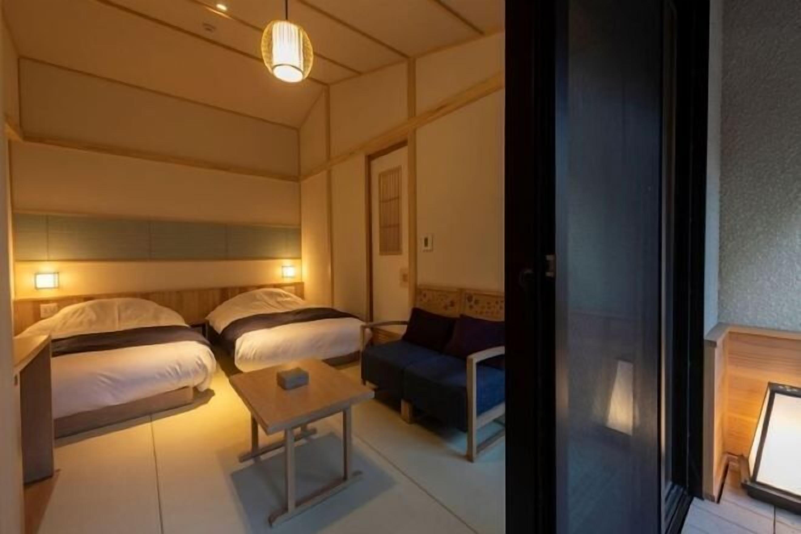 高級寢具、房內夾萬、書桌、免費 Wi-Fi