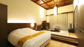 Modern Japanese Style Double Room, Non Smoking (Adult Only) | In-room dining
