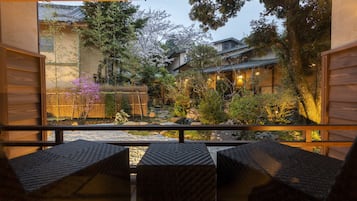 Standard Twin Room, 2 Twin Beds, Non Smoking | Terrace/patio