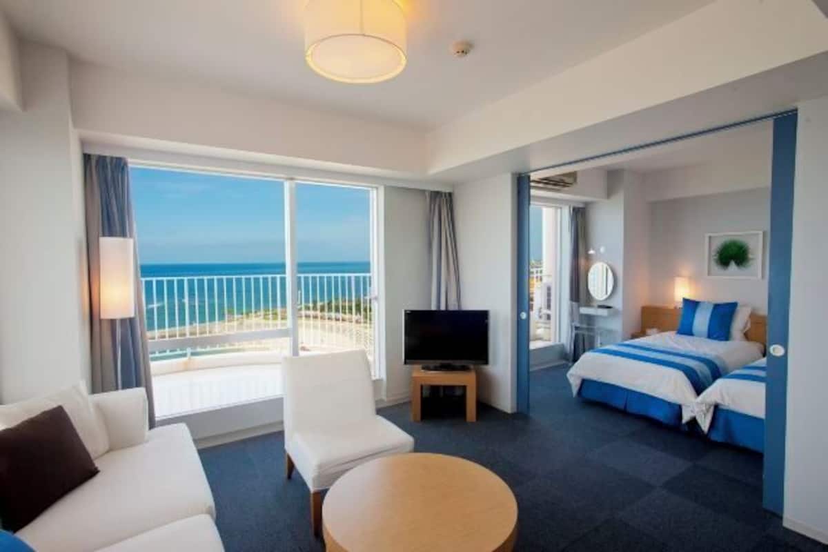 Caja de seguridad en la habitación y cortinas blackout