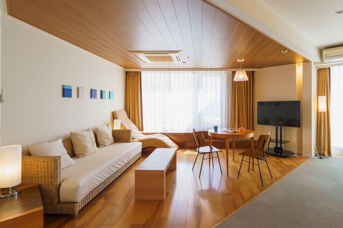 Living area | 17-inch LCD TV with cable channels, TV