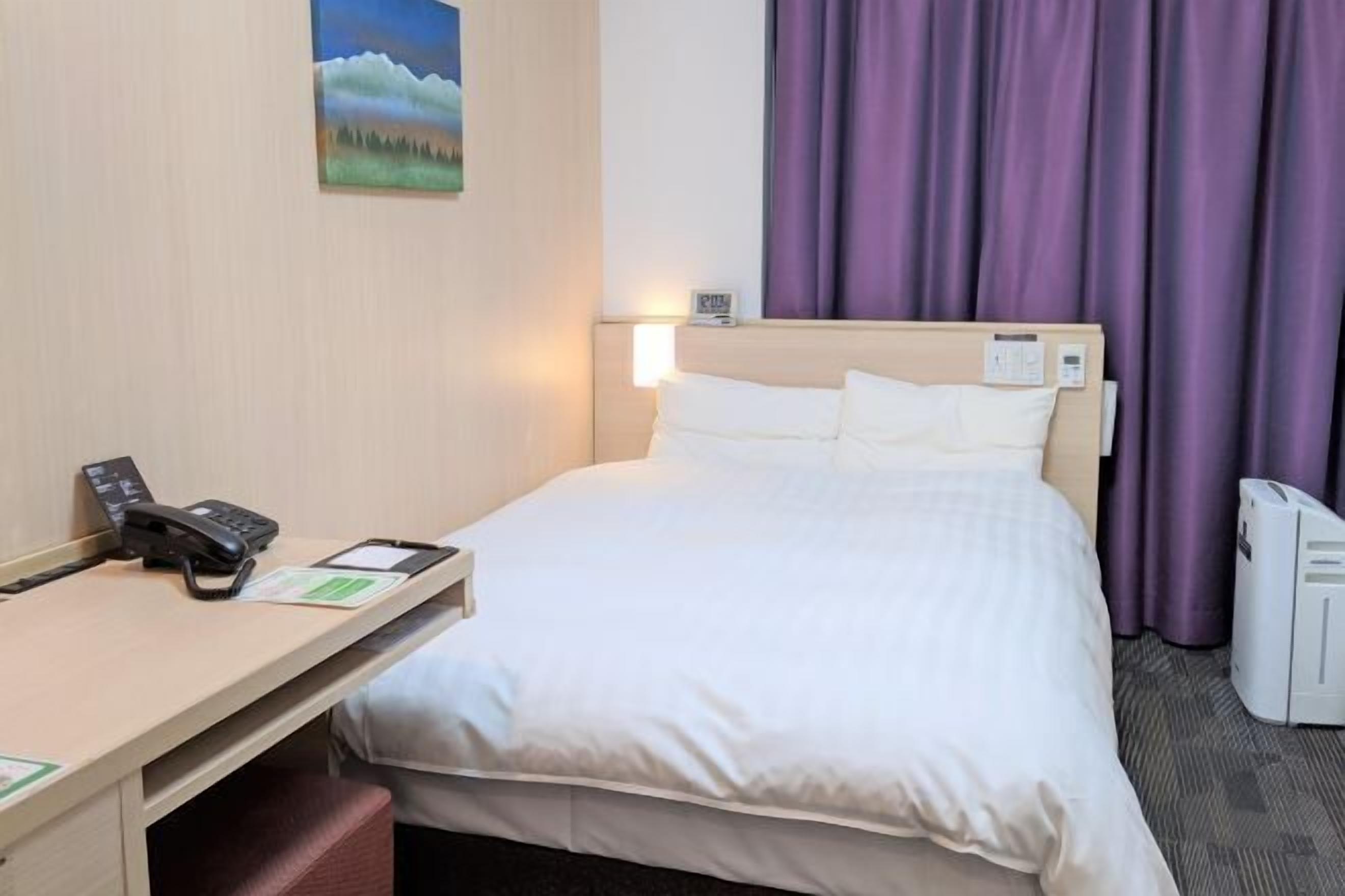 Edredón, caja de seguridad en la habitación, escritorio y wifi gratis 