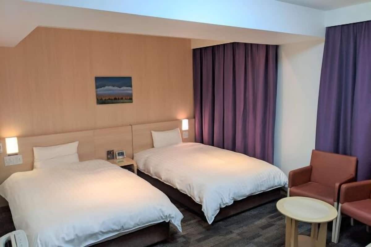 Down comforters, in-room safe, desk, free WiFi