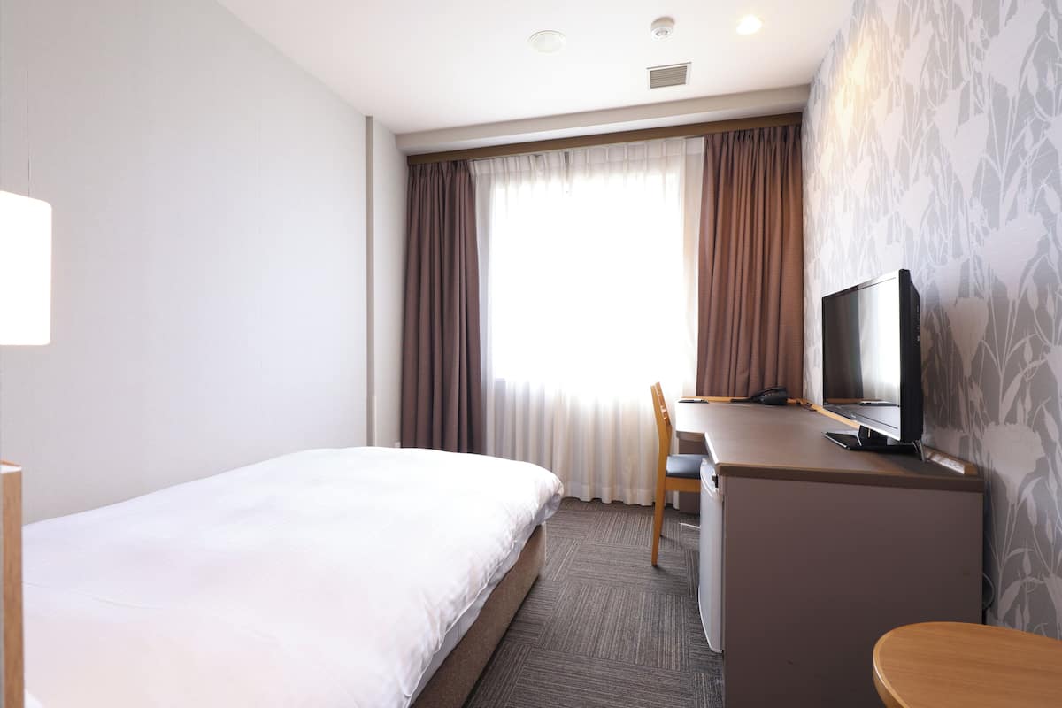 In-room safe, desk, blackout curtains, free WiFi