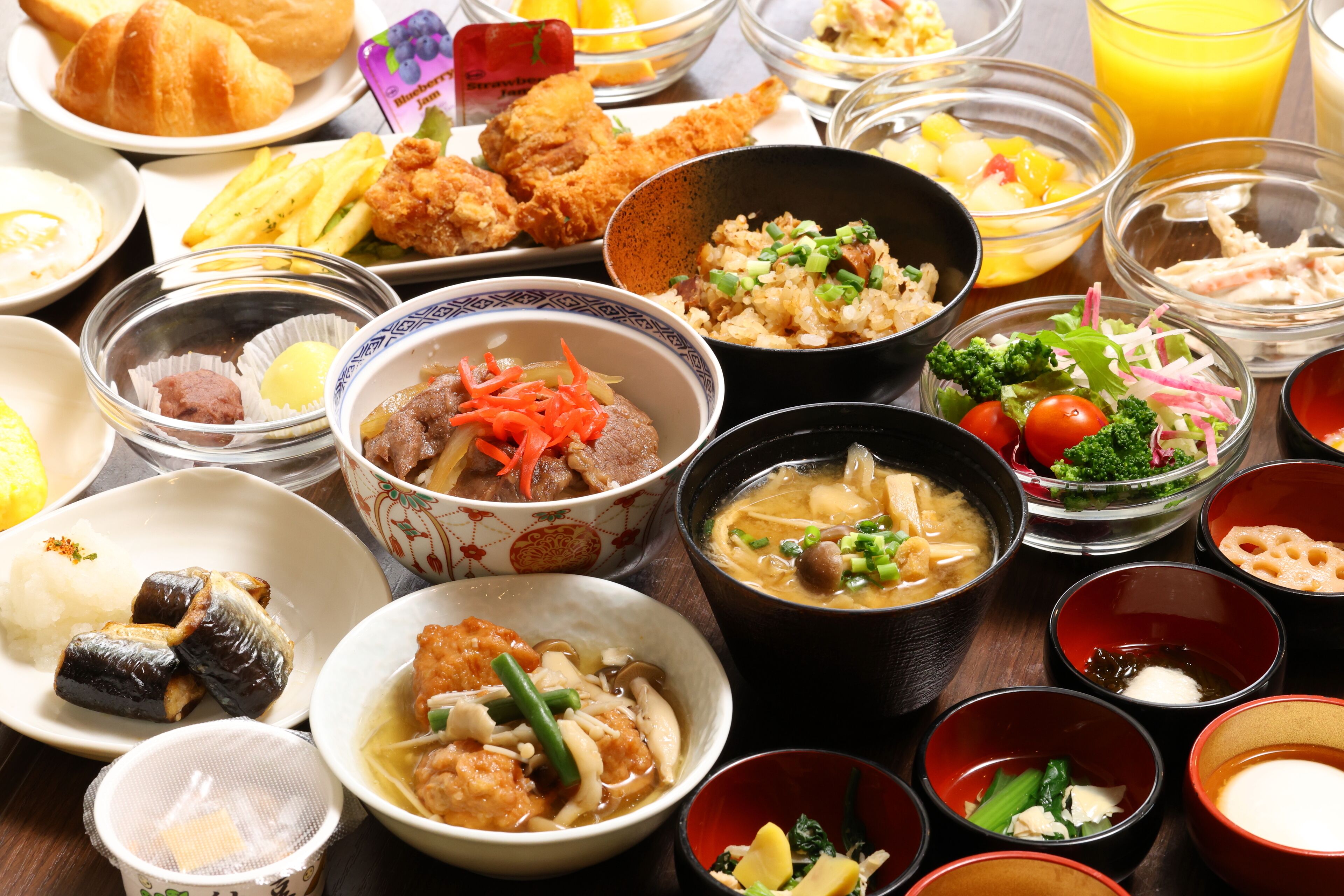 daily buffet breakfast (jpy 2000 per person)