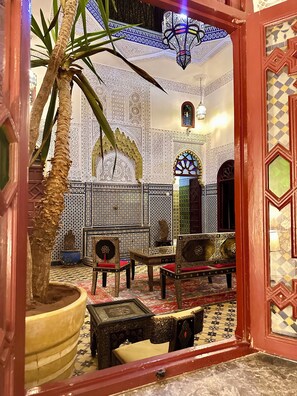 1 bedroom, Egyptian cotton sheets, premium bedding, Select Comfort beds