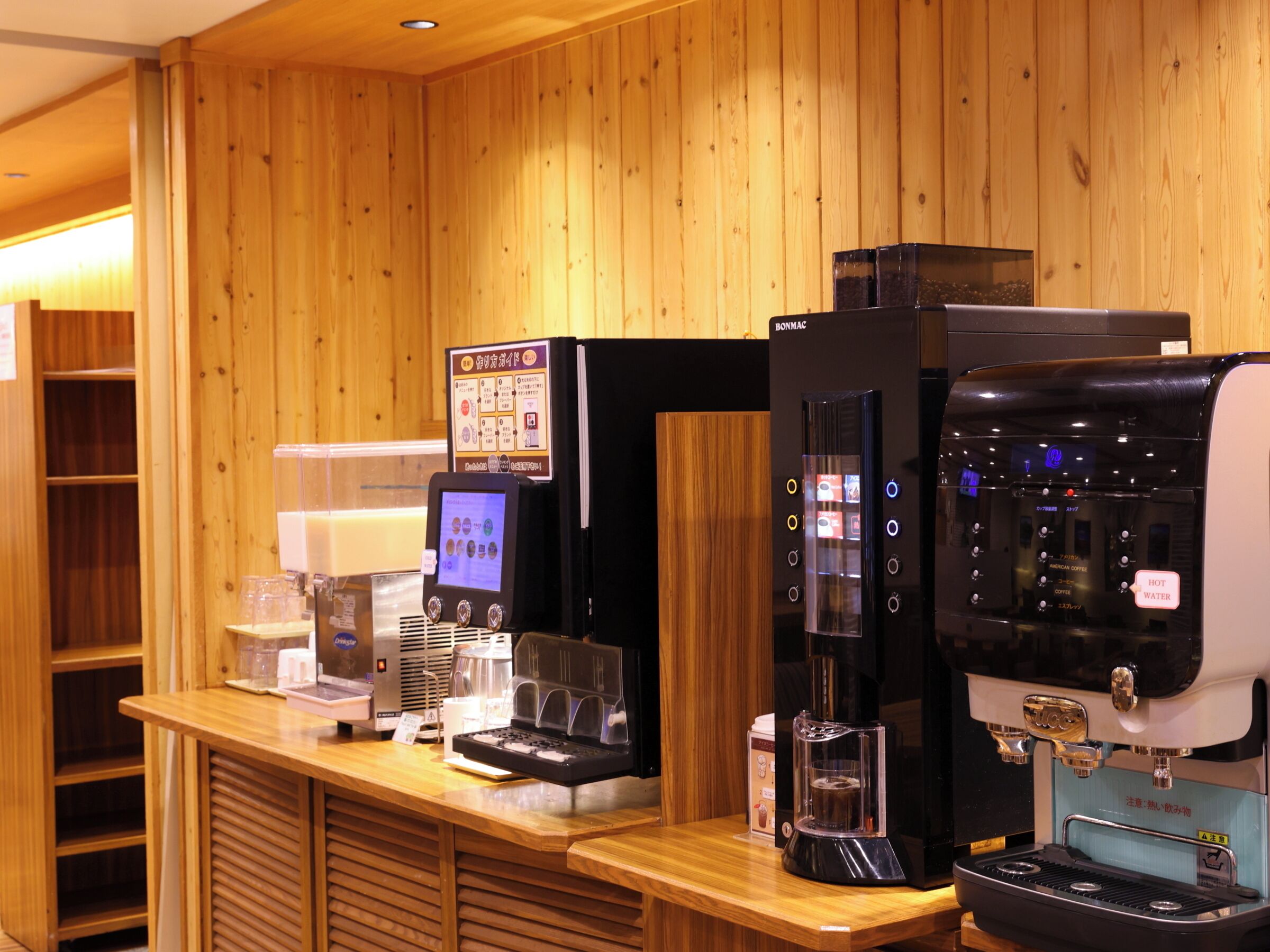 daily buffet breakfast (jpy 3000 per person)