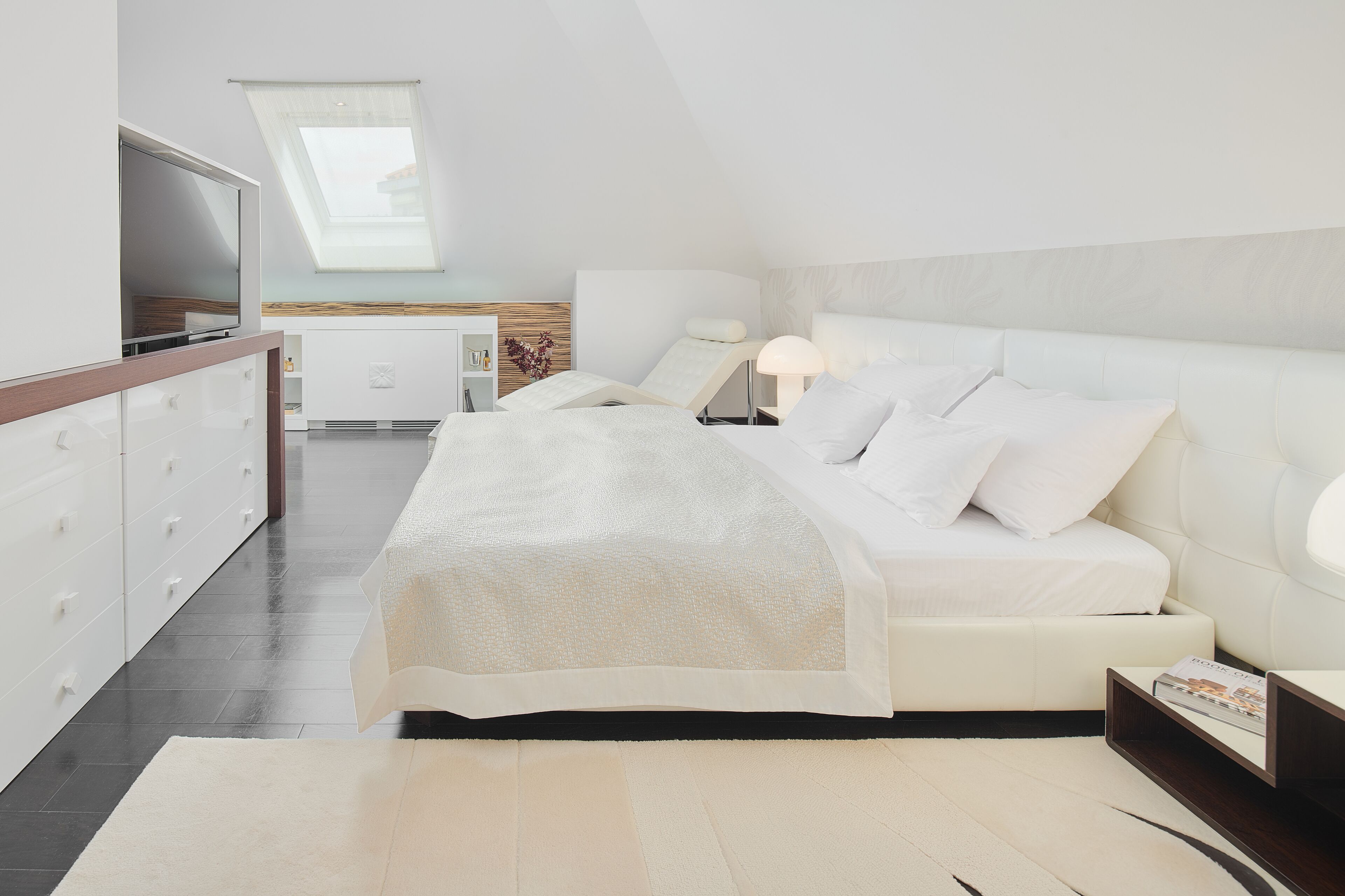 premium suite with terrace and old town view | room amenity