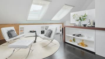 Premium Suite with Terrace and Old Town View | Room amenity