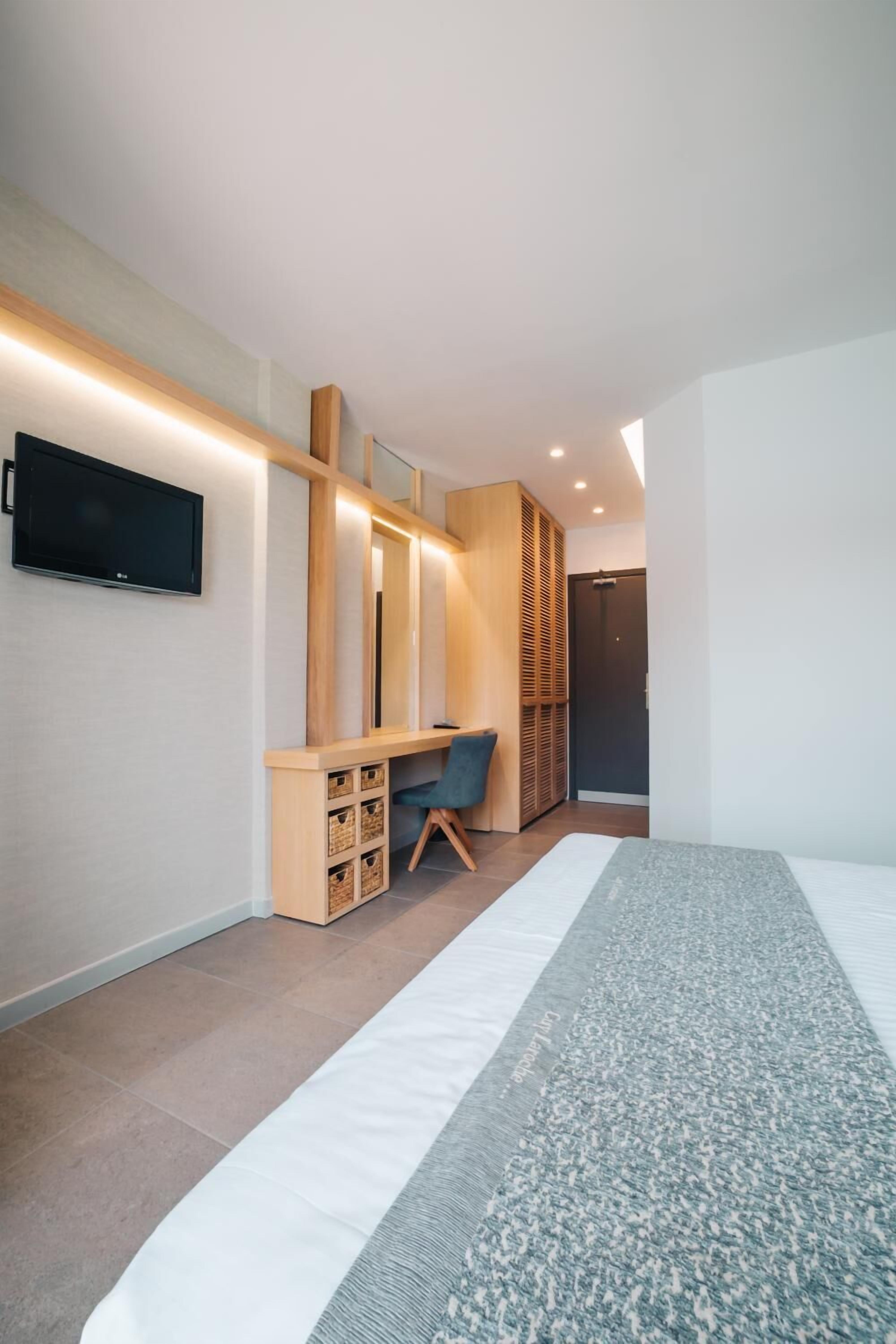 in-room safe, cots/infant beds, bed sheets