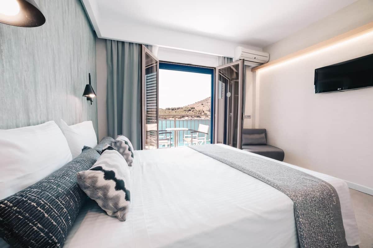 in-room safe, cots/infant beds, bed sheets