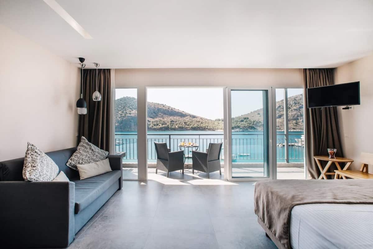 in-room safe, cots/infant beds, bed sheets