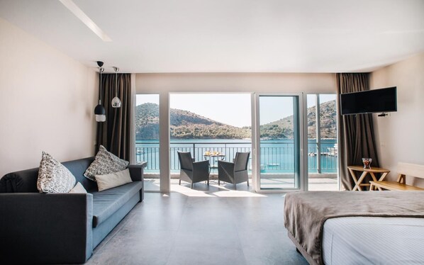 In-room safe, cribs/infant beds, bed sheets - Minoa Hotel (Nafplio)